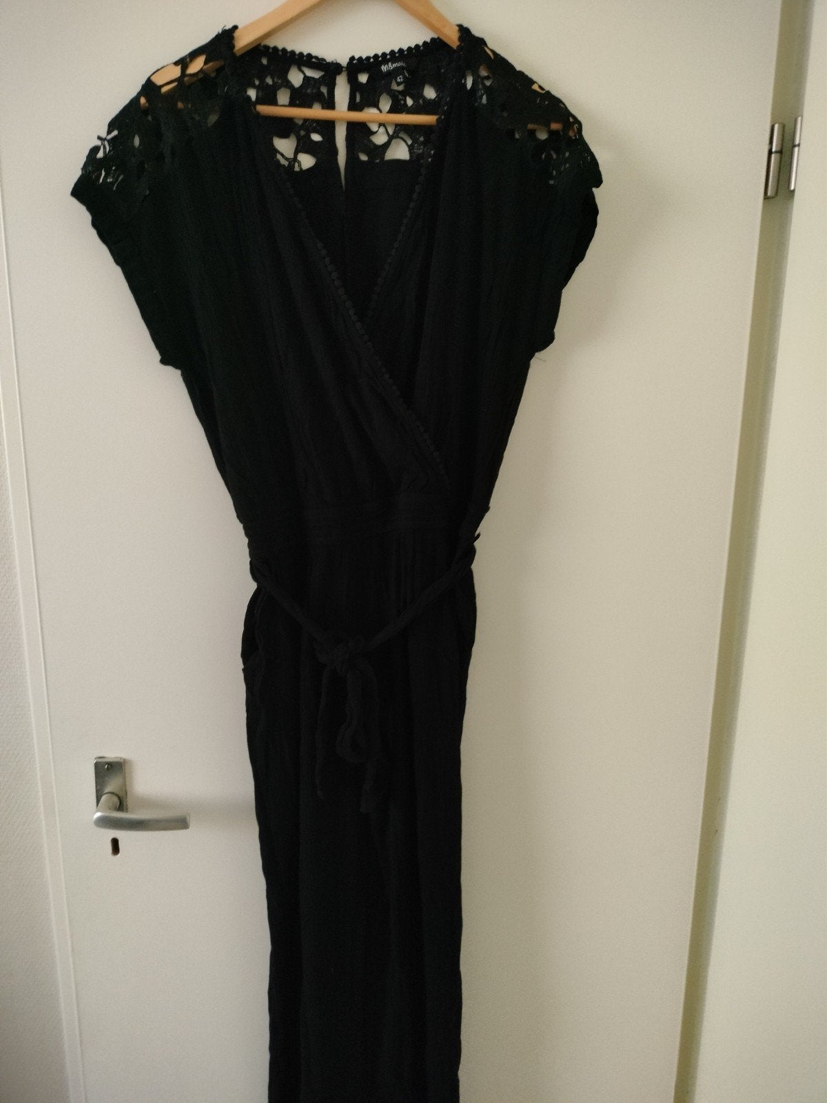 Zwarte jumpsuit met kanten details, Zwart, Maat 42/44 (L), Ophalen of Verzenden, MS Mode