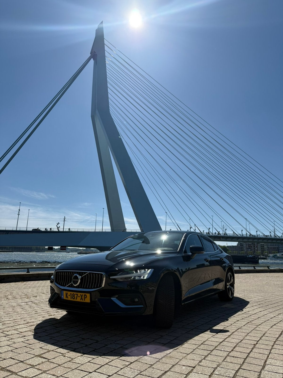 Volvo S60 B3 Inscription 163pk Mild Hybrid 2021 Zwart, Auto's, Volvo, 15 km/l, 1800 kg, Zwart, 4 cilinders