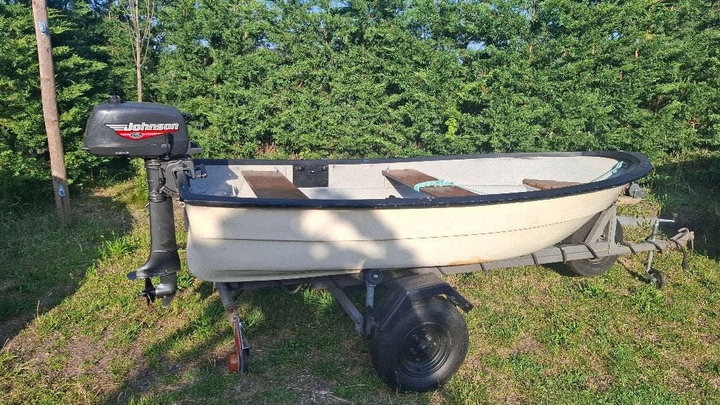 Glasvezel boot 3,10 m met Johnson 5 pk + trailer, Watersport en Boten, Motorboten en Motorjachten, Gebruikt, Buitenboordmotor