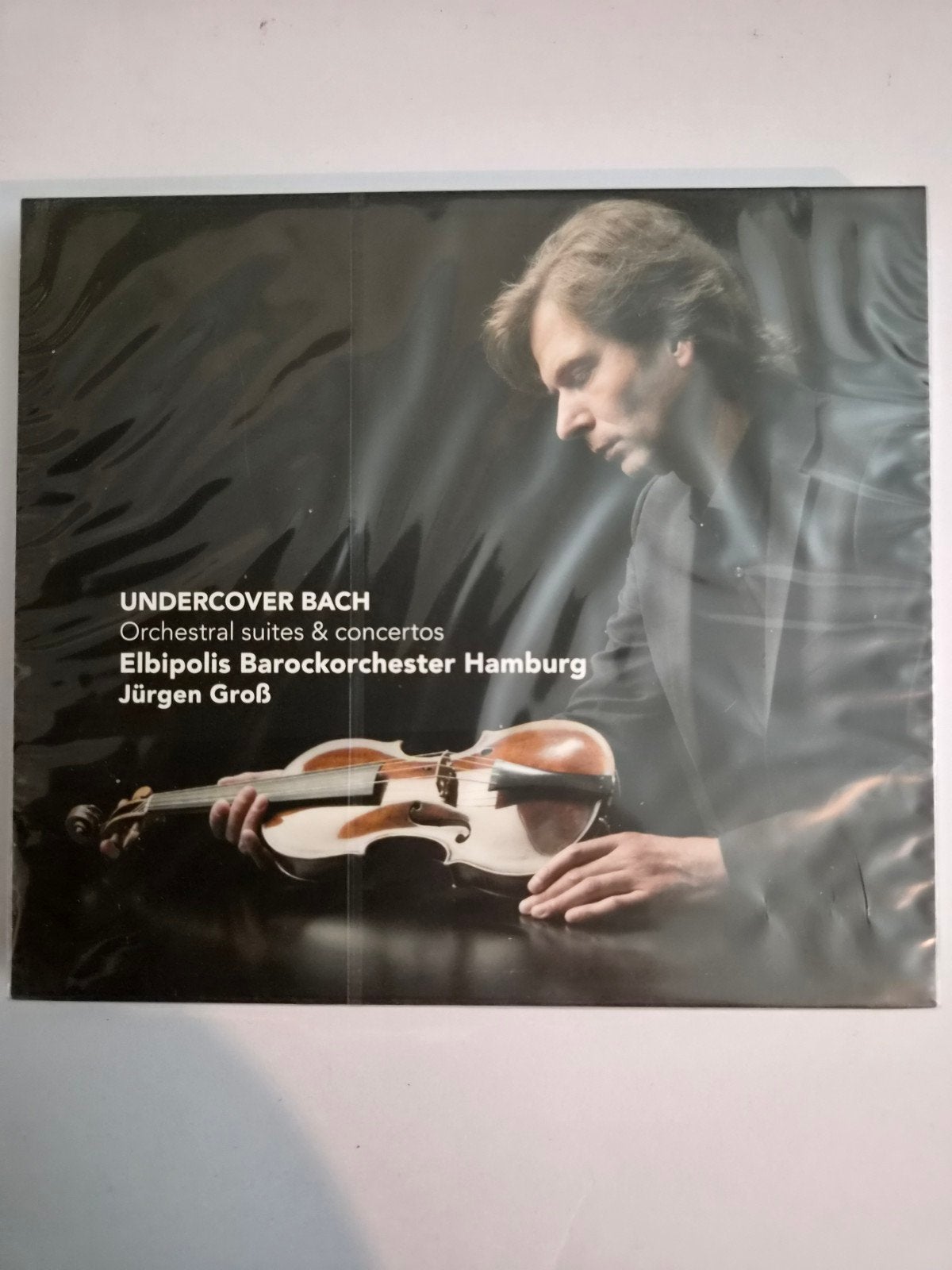 Undercover Bach - Orchestrale suites & concertos, Ophalen of Verzenden, Inclusief boekje, Nieuw in verpakking, Orkest of Ballet