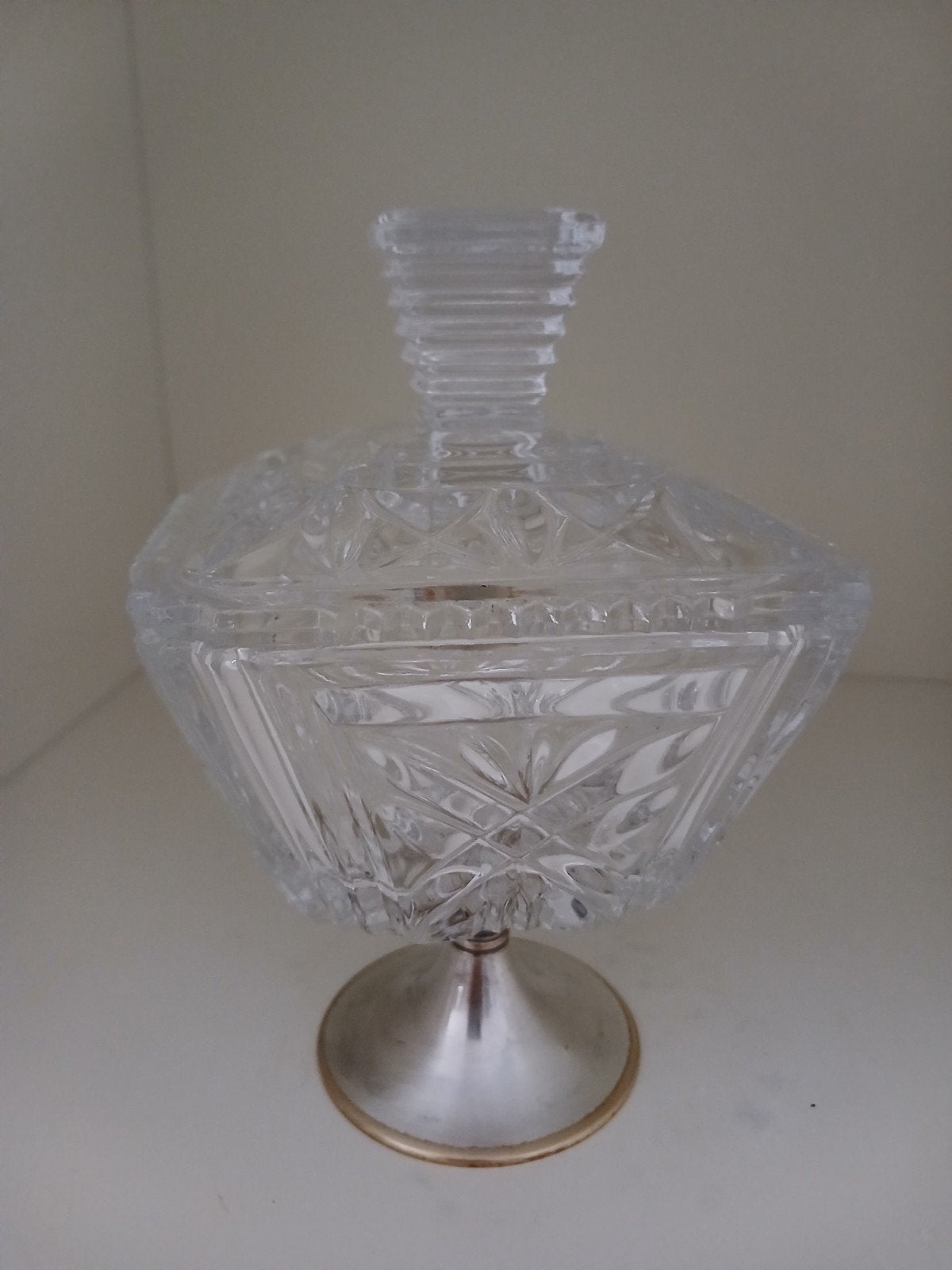 Vintage kristallen bonbonnière /bonbonschaal op metalen voet, Antiek en Kunst, Ophalen of Verzenden