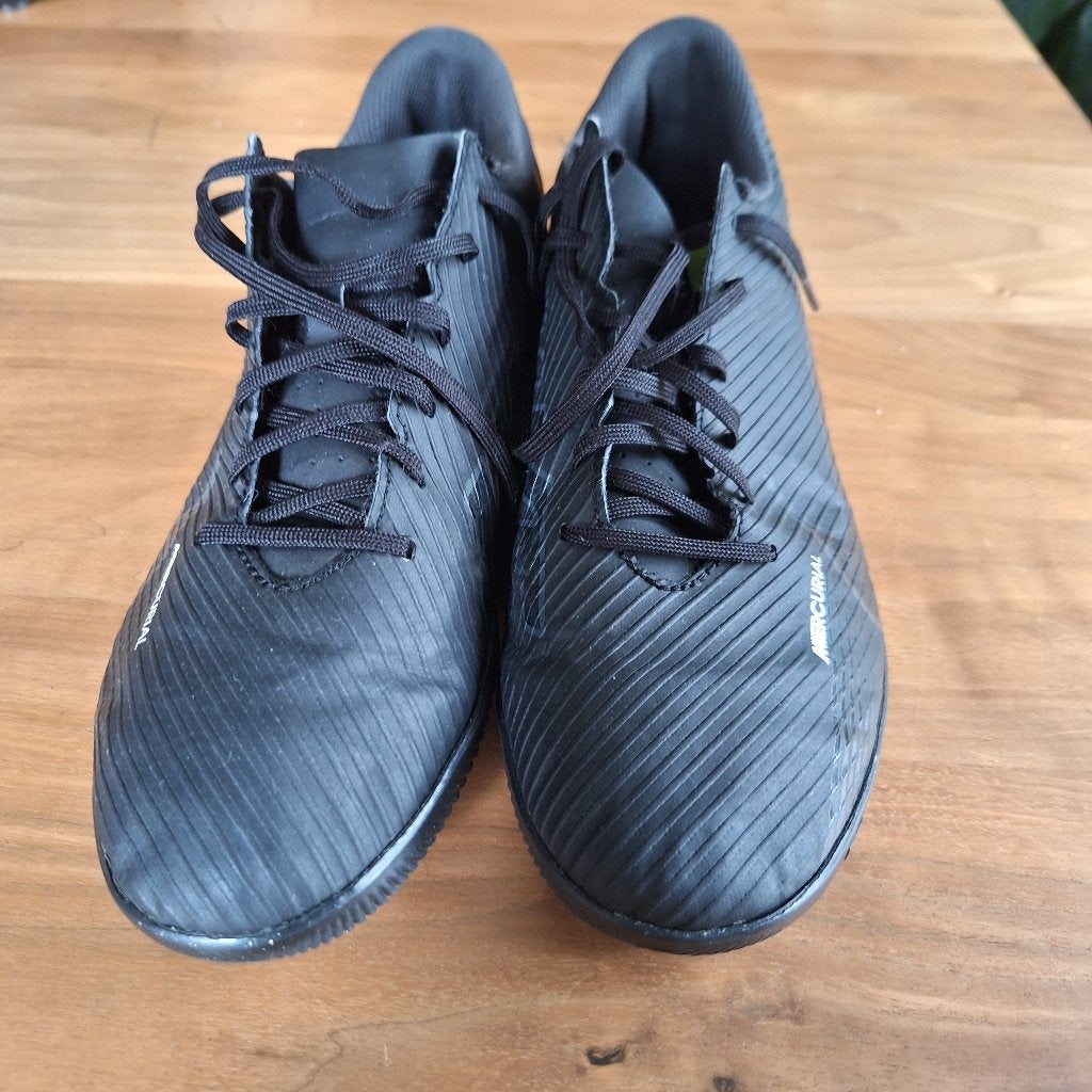 Nike gymschoenen zaal mt 43, Nike, Ophalen of Verzenden, Zo goed als nieuw, Sportschoenen