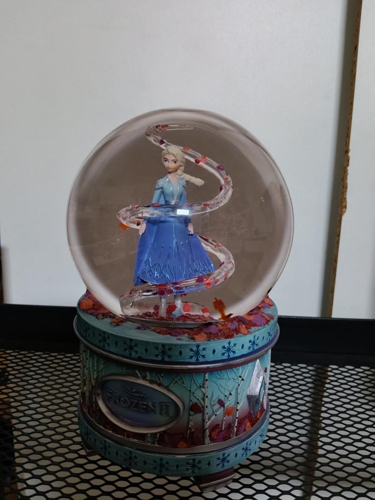 Frozen 2 snow globe Elsa, Ophalen, Gebruikt