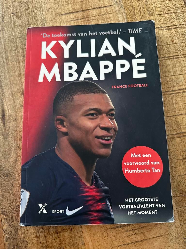 Kylian Mbappé voetbalboek, Ophalen of Verzenden, Gelezen, Balsport