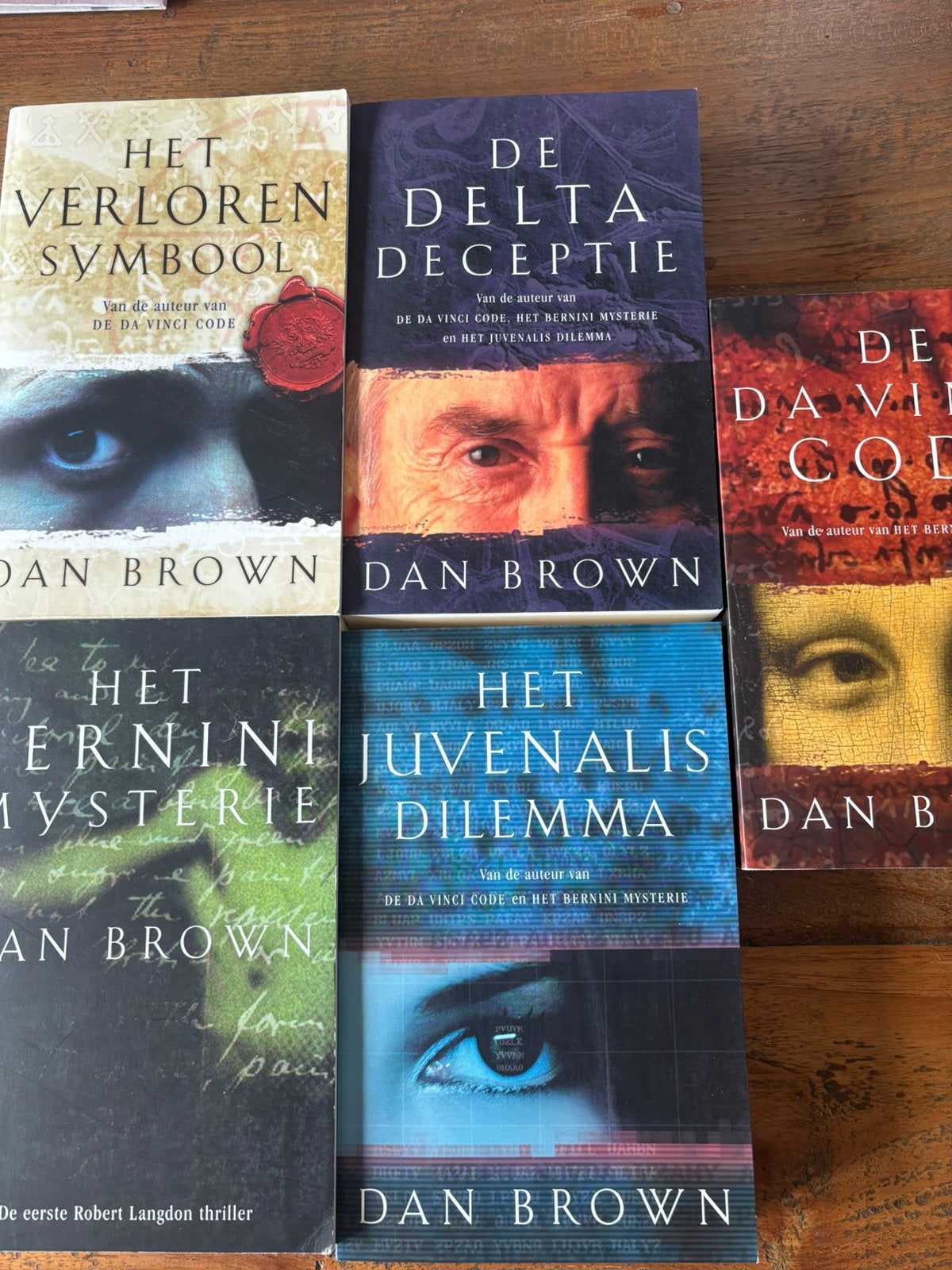 Dan Brown  - Het Bernini Mysterie & Meer 5 euro per boek, Ophalen of Verzenden, Gelezen, Nederland