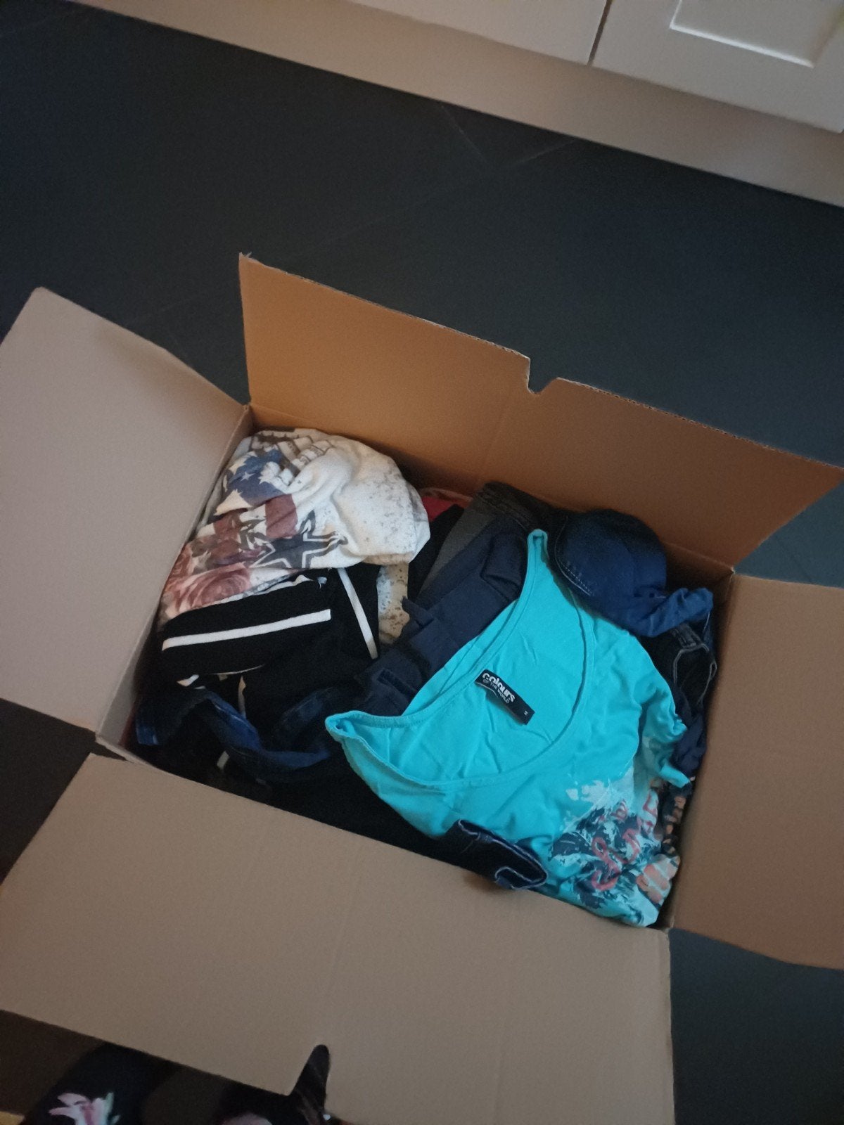 Verhuisdoos vol kleding, Ophalen, Maat 42/44 (L)