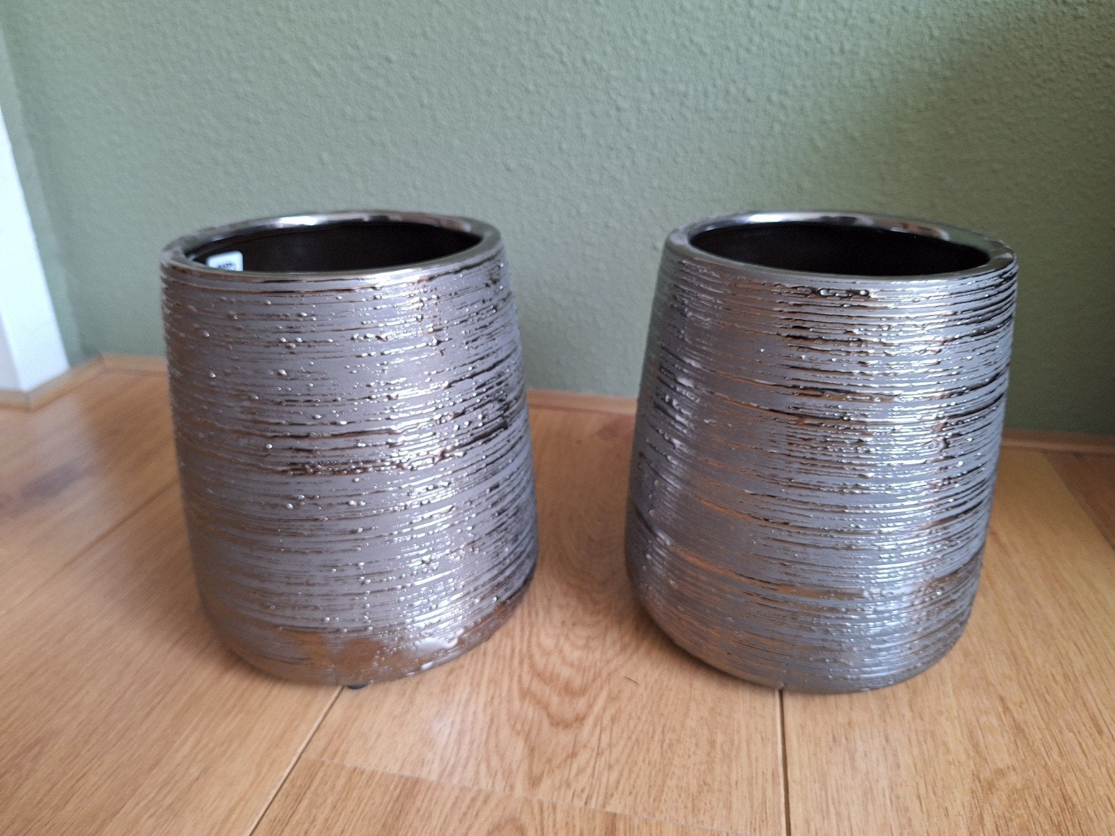 2 mooie zilverkleurige bloempotten!, Ophalen, Rond, Zo goed als nieuw, Aardewerk