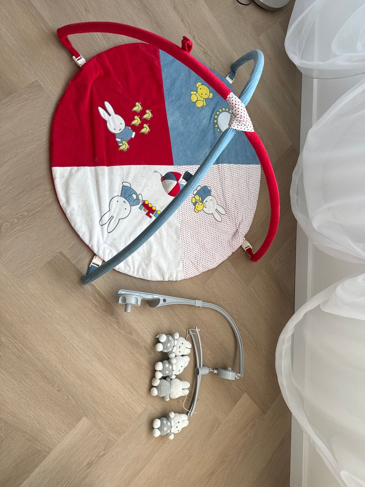 Speelkleed met Miffy mobiel nijntje   - Zo goed als nieuw, Ophalen, Zo goed als nieuw, Speelkleed