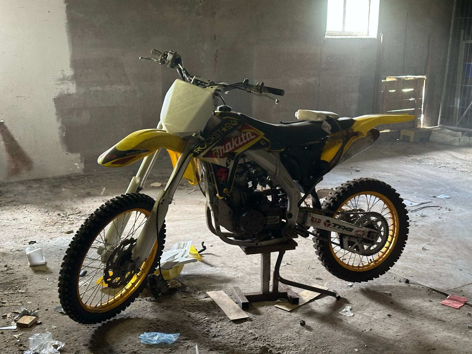 Suzuki Crossmotor 250cc uit 2005 - Opknapper met originele v, Ophalen