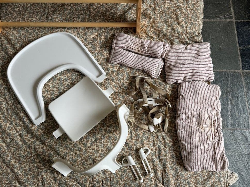 Stokke Tripp Trapp accessoires: Baby Set, kussens, gordel, Kinderen en Baby's, Kinderstoelen, Ophalen, Gebruikt, Meegroeistoel