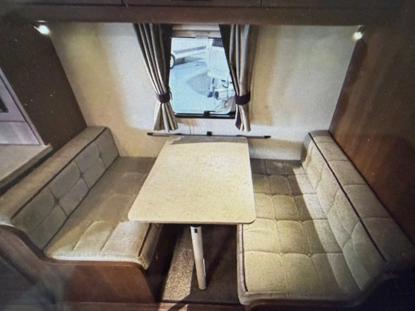 Luxe Elddis Affinity 530 met voortent en airco, Caravans en Kamperen, Caravans, Elddis, Rondzit, Omvormbare zithoek, Airco