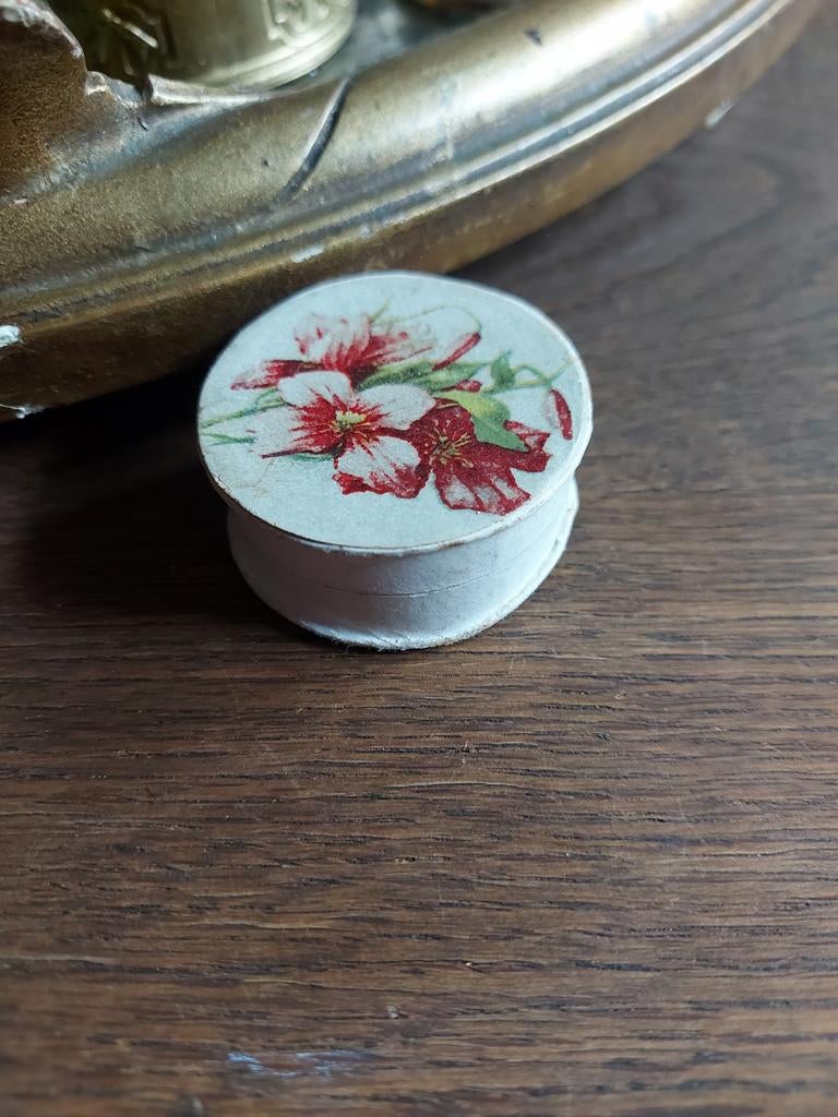 Mooi klein oud juweliers sieraden doosje, Sieraden, Tassen en Uiterlijk, Antieke sieraden, Ophalen of Verzenden, Overige materialen