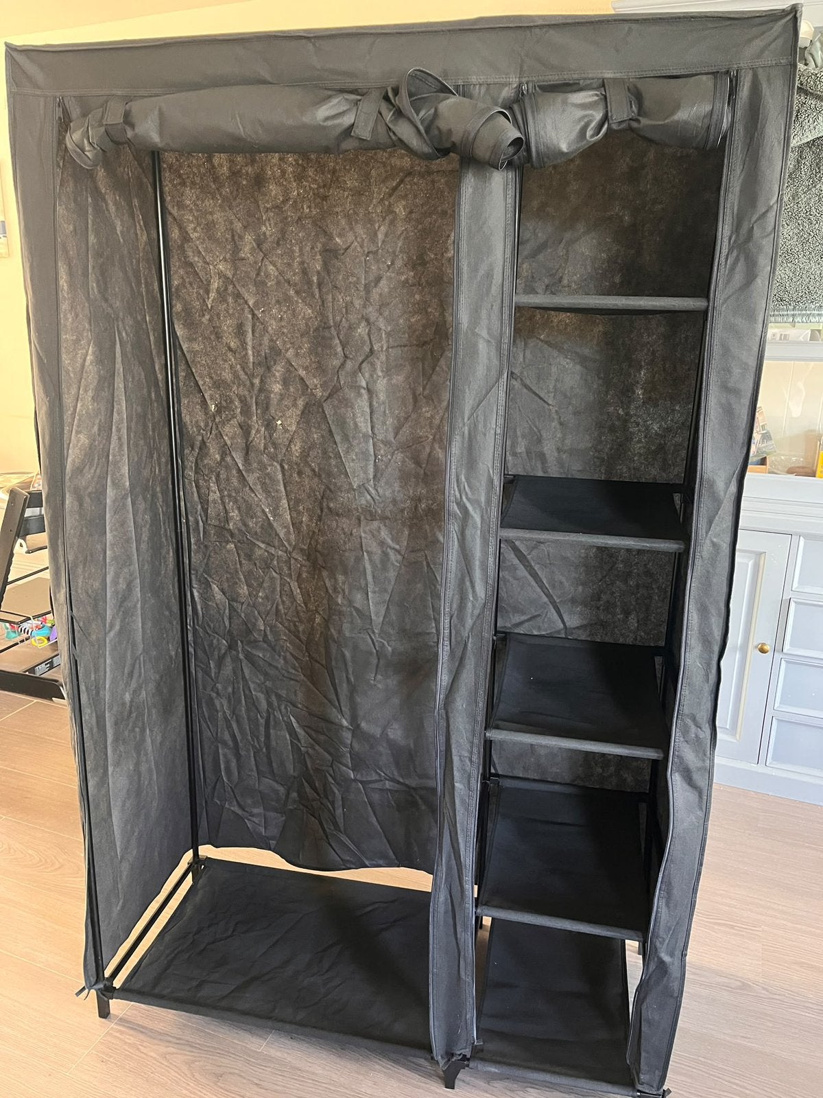 Stoffen kledingkast, Ophalen, Gebruikt, 100 tot 150 cm, Met plank(en)