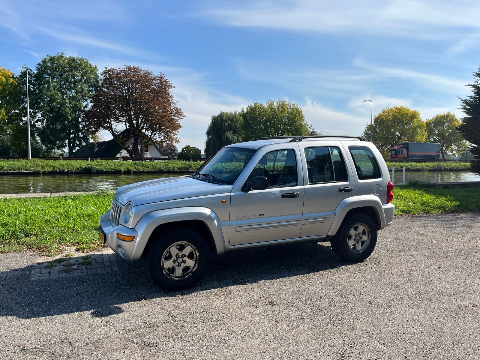 Jeep Cherokee 3.7 V6 AUT 2003 Grijs, Automaat, 3700 cc, 3360 kg, Origineel Nederlands