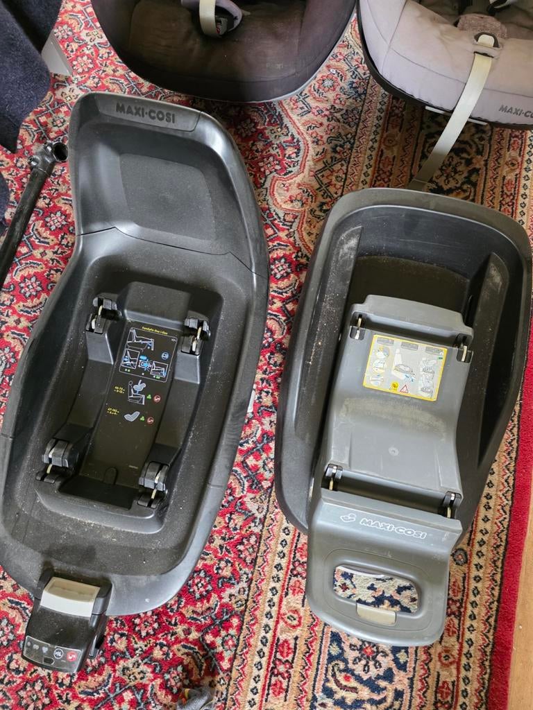 2x autostoeltjes maxi-cosi en 2x familyfix (1x maxi cosi), Ophalen