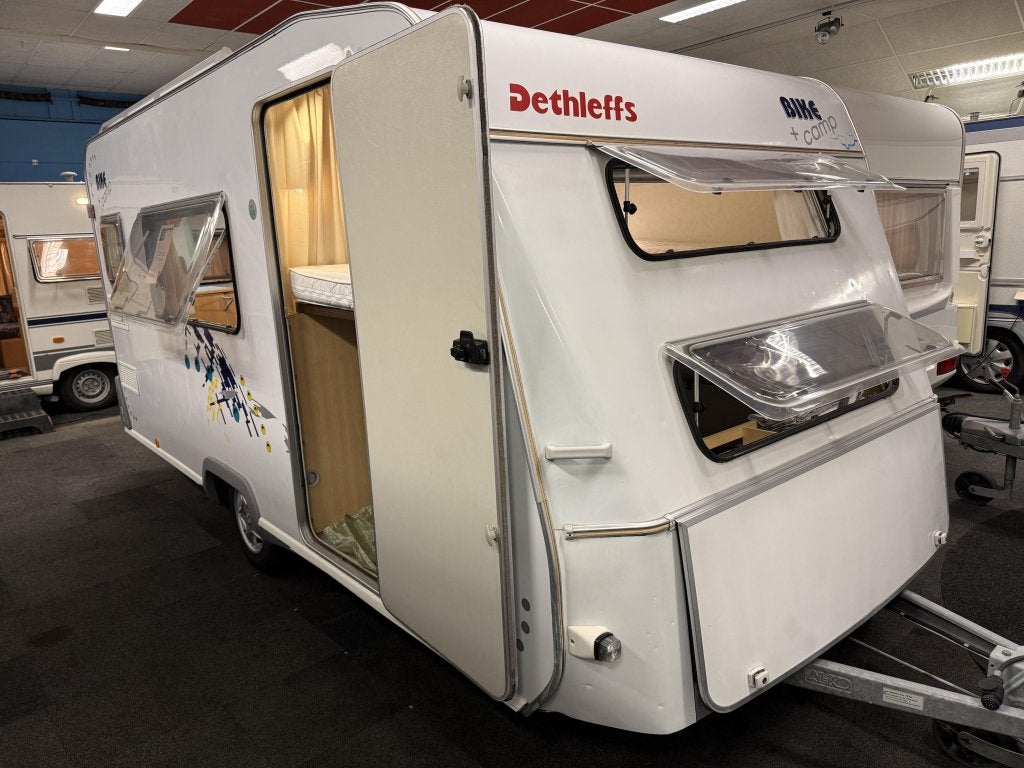 DETHLEFFS BIKE+CAMP 430 MET VASTBED ZITGROEP VOORTENT ENZ, Caravans en Kamperen, Standaardzit, Bedrijf, 750 - 1000 kg, Vast bed