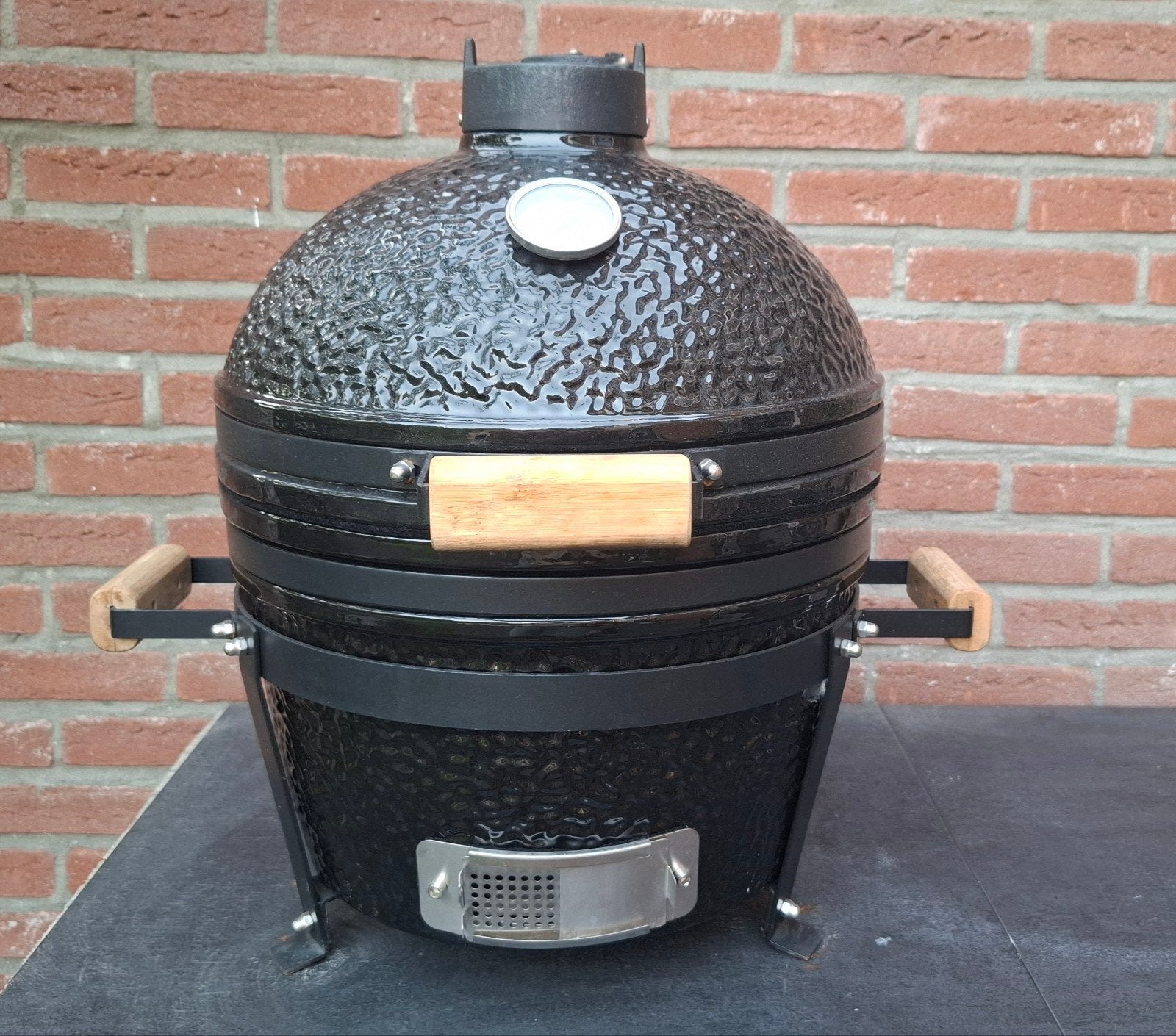 Mooie zwarte houtskoolbarbecue, Ophalen, Zo goed als nieuw