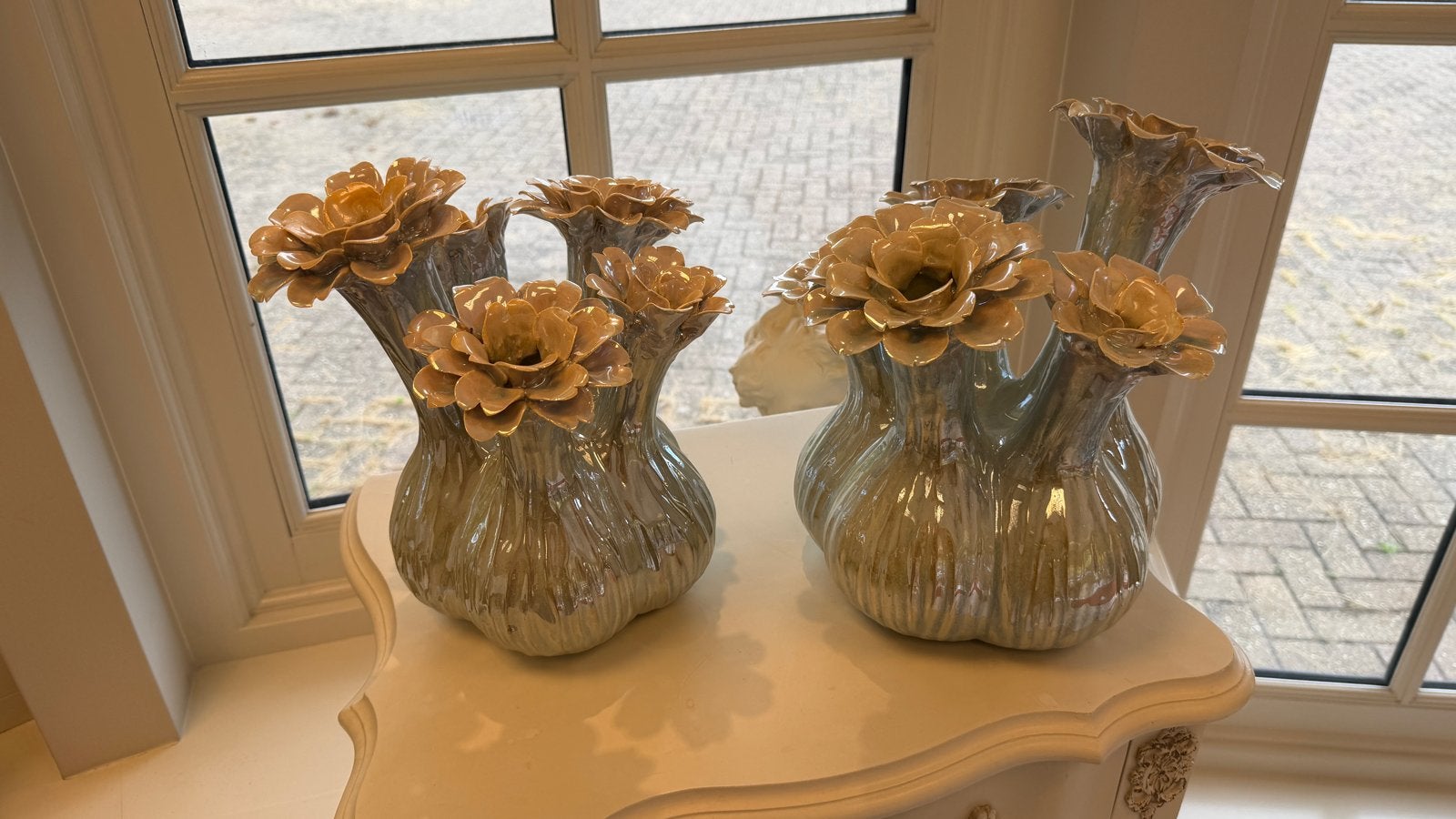 Set van 2 decoratieve vazen met bloemmotief, Antiek en Kunst, Ophalen