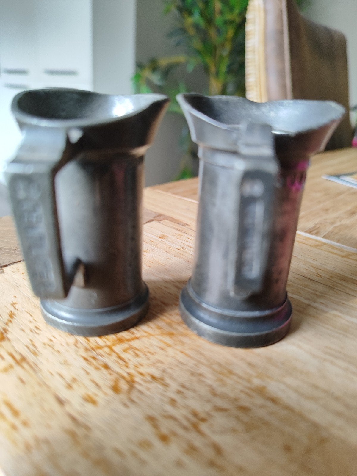 Set van 2 antieke tinnen maatbekers - 2 centiliter, Antiek en Kunst, Ophalen of Verzenden