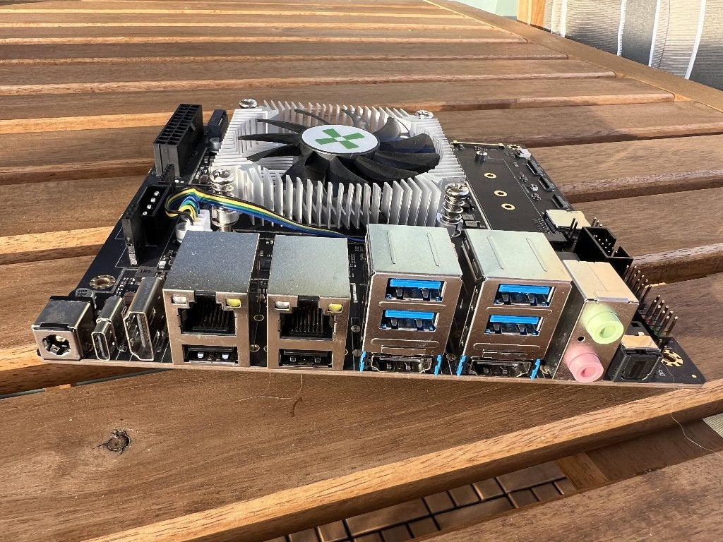 Radxa ROCK 5 ITX+ SBC with 24GB DDR5, Computers en Software, Computerbehuizingen, Ophalen of Verzenden, Zo goed als nieuw