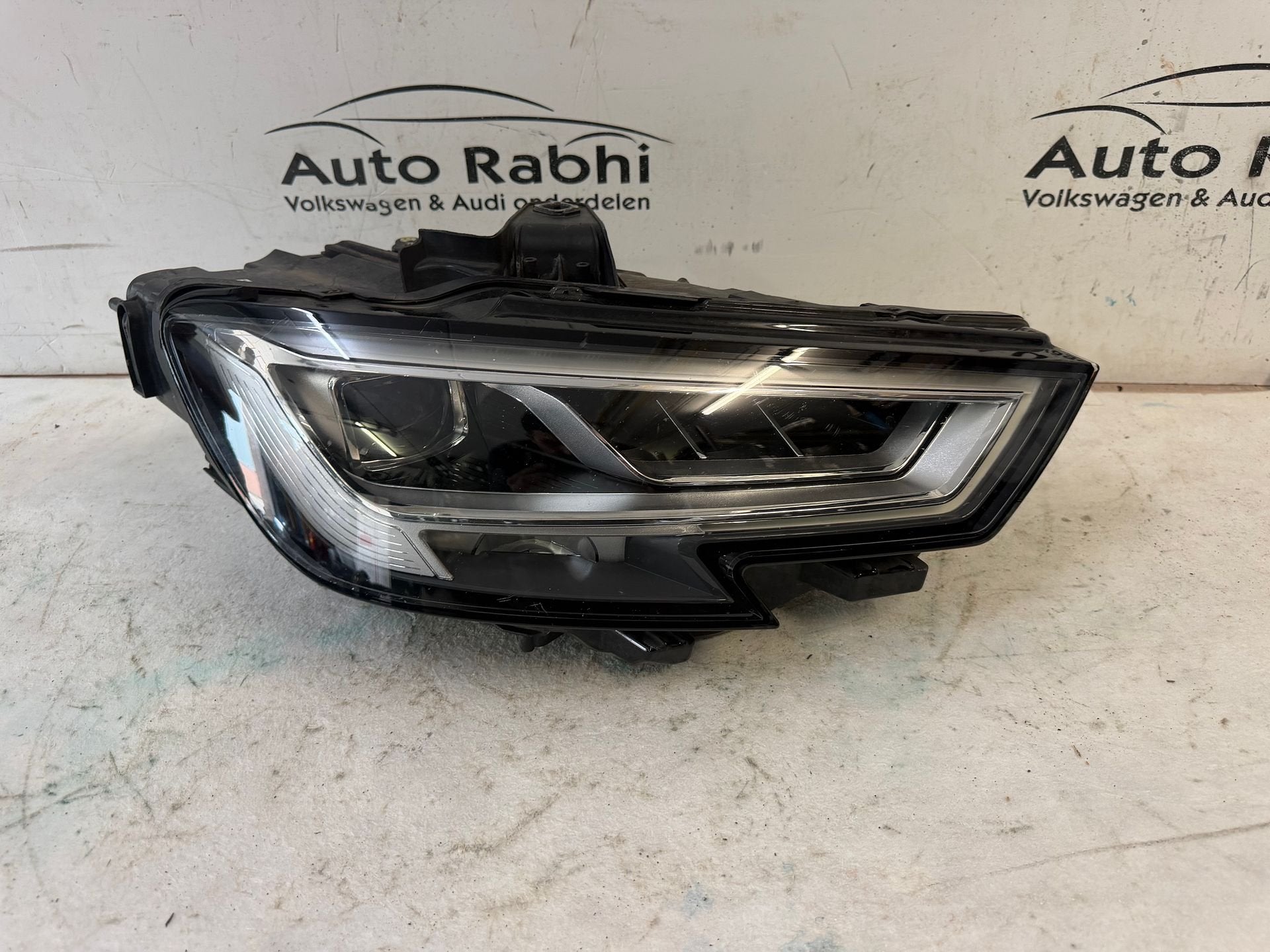Audi A3 8v facelift koplamp rechts Matrix 8V0941036, Gebruikt, -, -, Ophalen of Verzenden