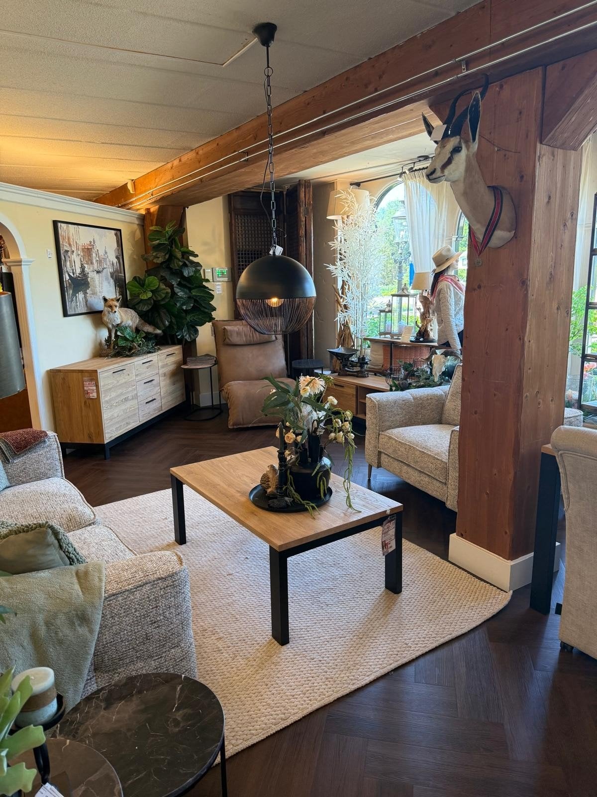 Compleet interieur Charles gemaakt van eiken fineer., Ophalen