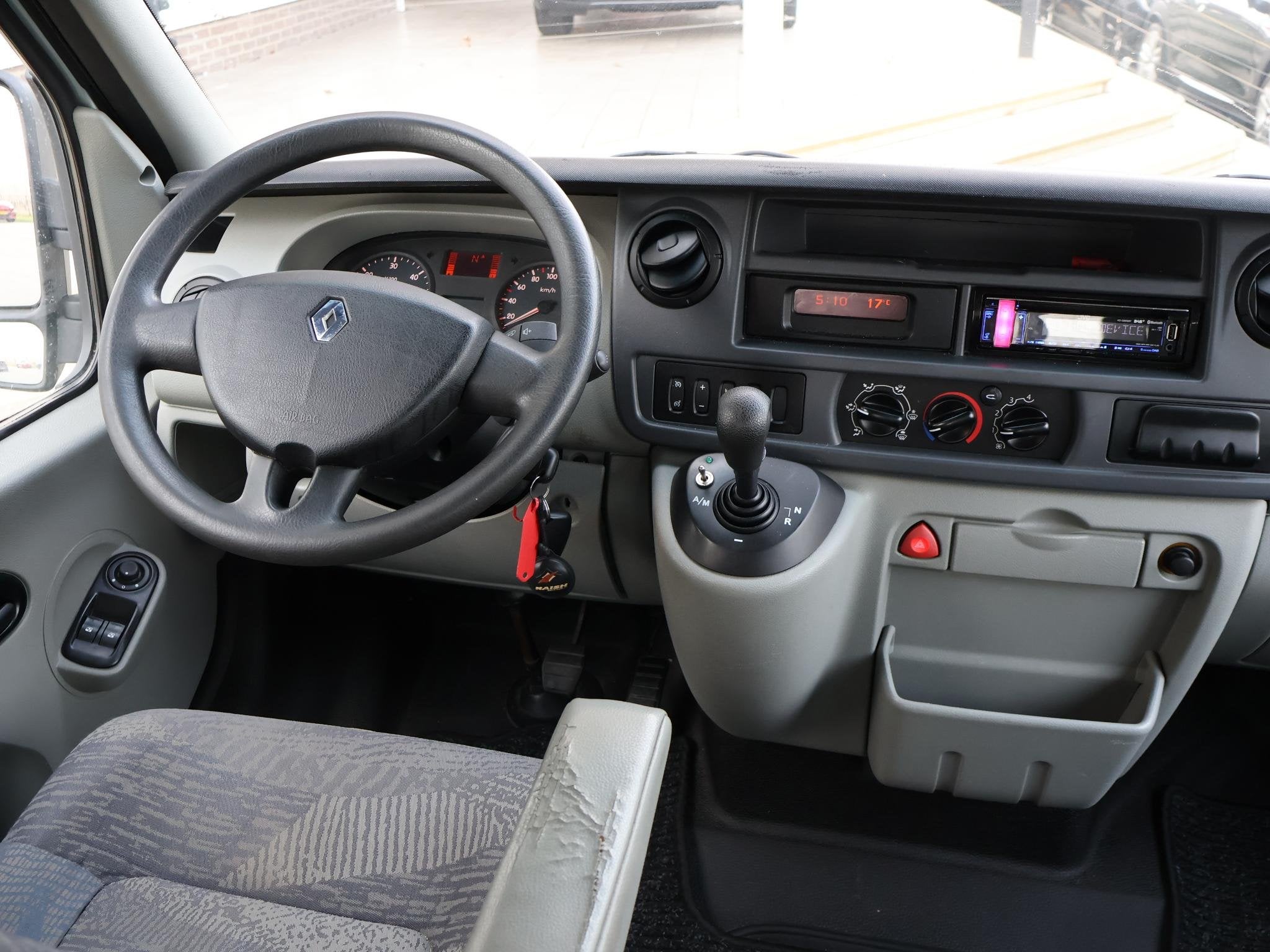 Renault Master T28 2.5 dCi 100 PK AUTOMAAT *MARGE* + STANDKA, Auto's, Bestelauto's, Gebruikt, 4 cilinders, 2000 kg, Renault