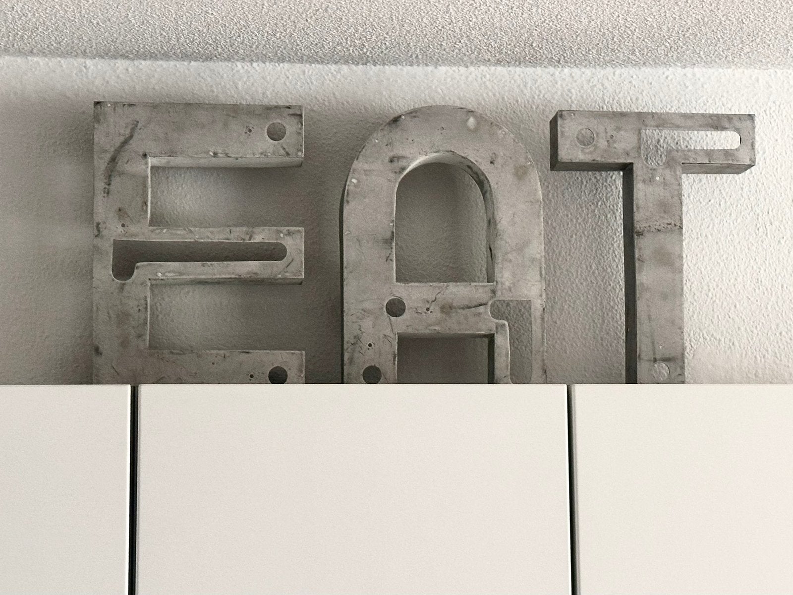 Industriele letters EAT, Ophalen, Zo goed als nieuw