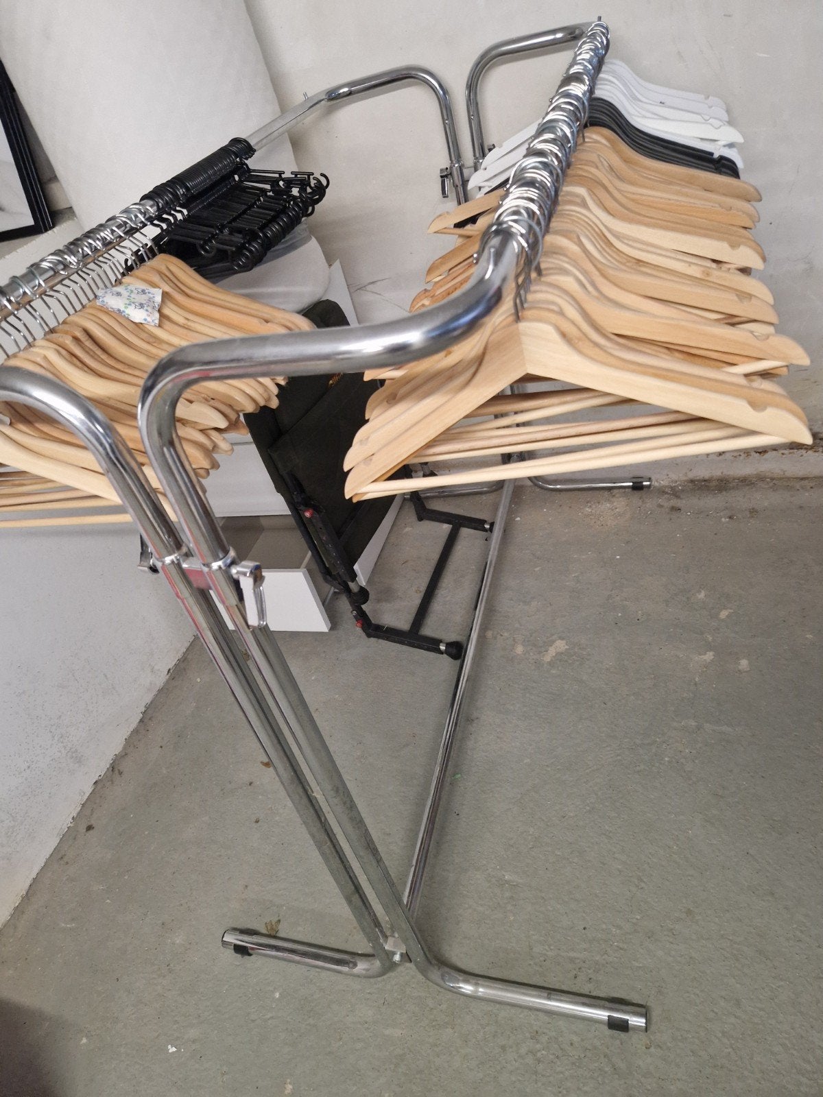 Stevig kledingrek met veel hangers (volwassen & baby/peuter), Kleding | Dames, Kledingrekken, Ophalen, Zo goed als nieuw