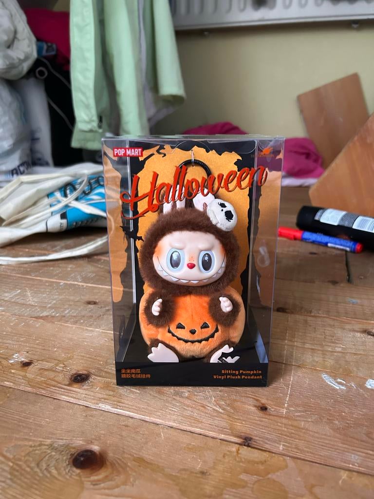 Labubu Pop Mart Halloween Sitting Pumpkin Plush, Ophalen of Verzenden, Nieuw, Jongen of Meisje