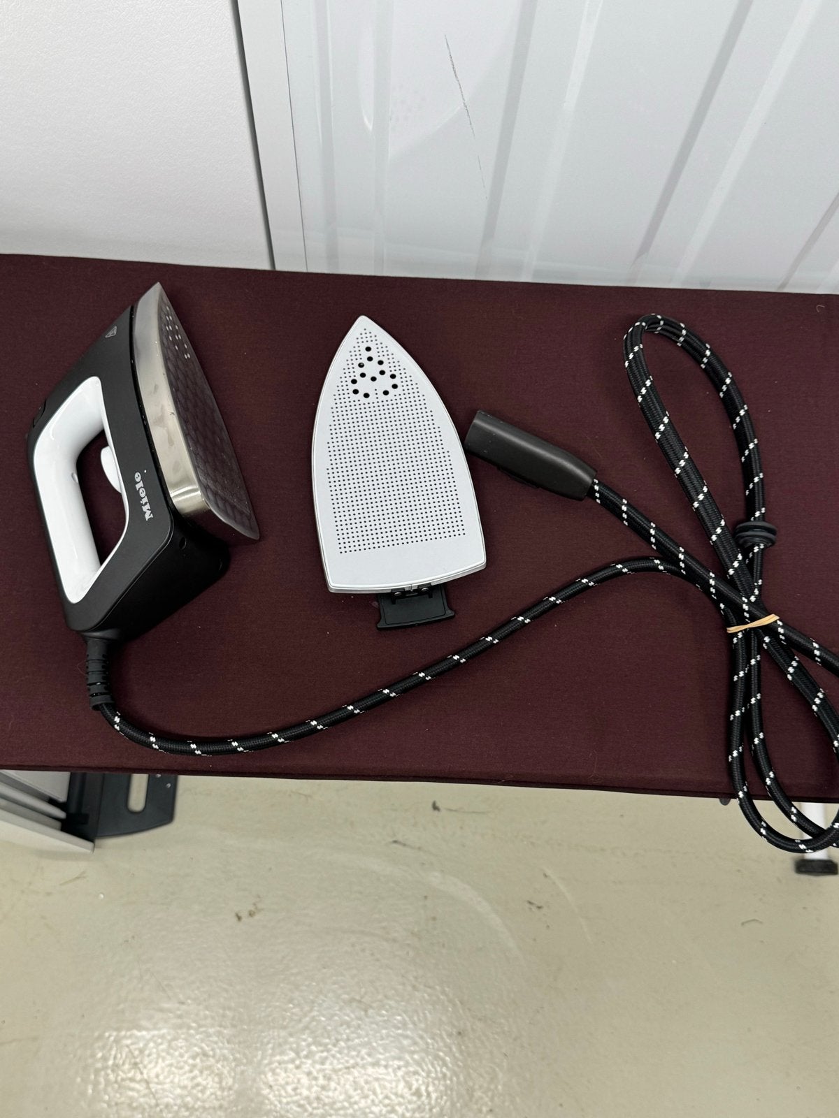 Miele FashionMaster B4826 stoomstrijksystee - ⚠️ Sold, Witgoed en Apparatuur, Ophalen, Strijkijzer met snoer, Info@miele.com, Carl-Miele-Straße 29, 33332 Gütersloh, Duitsland