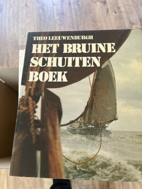 Boek het bruine schuiten boek, Ophalen of Verzenden, Gebruikt, Boek of Tijdschrift
