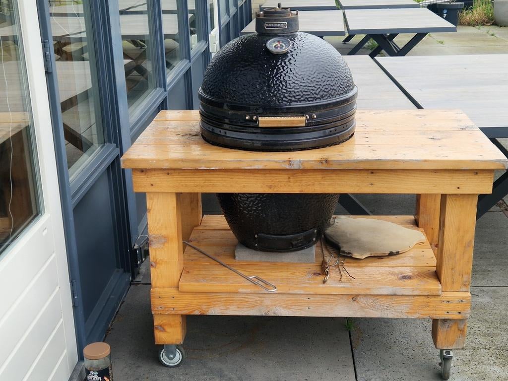 Black Bastard inclusief BBQ tafel, Ophalen, Gas