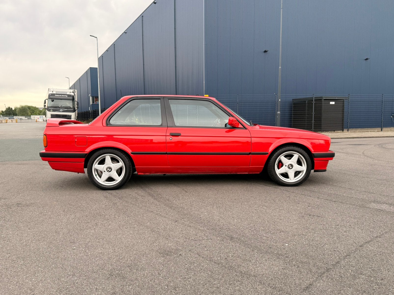 BMW e30 318is APK TOT 2028, Auto's, BMW, Particulier, 3-Serie, Benzine, Coupé, Handgeschakeld, Origineel Nederlands, Rood, Achterwielaandrijving