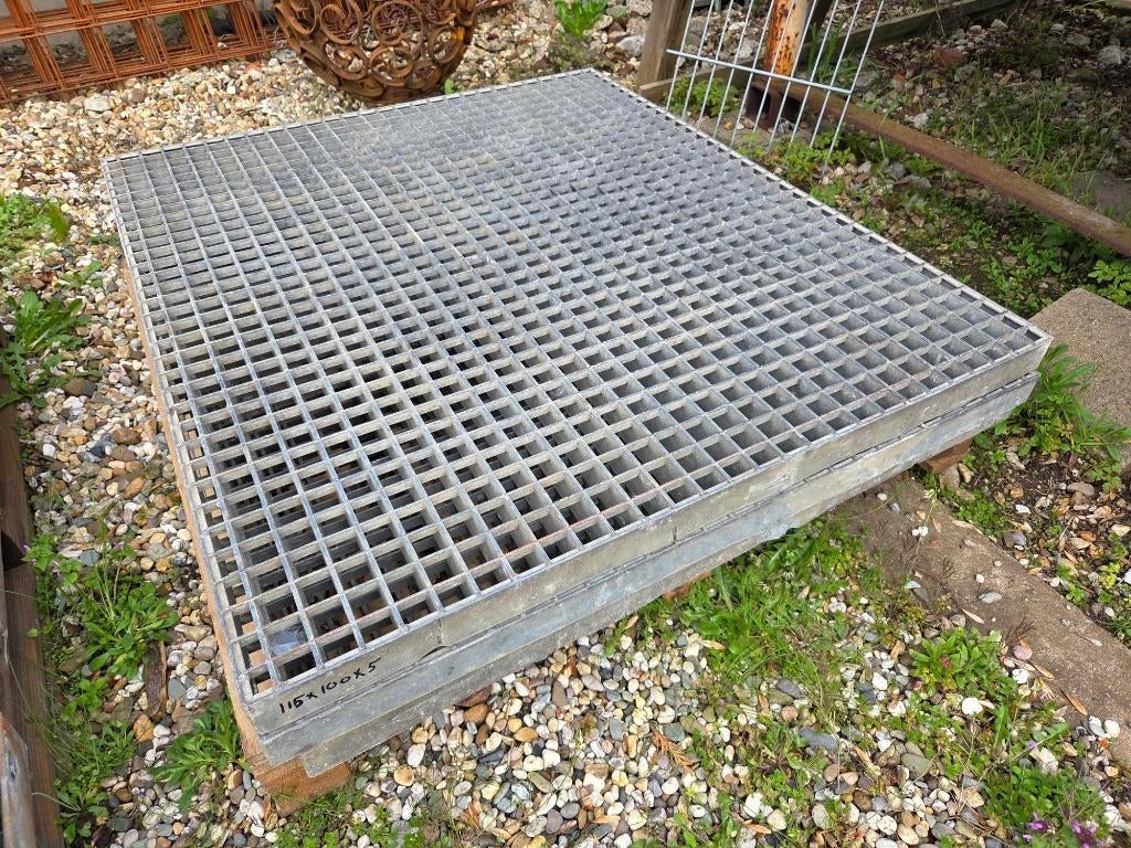 IJZEREN ROOSTER, zwaar looprooster: verzinkt 115x100x5, Tuin en Terras, Ophalen, Gebruikt, Minder dan 10 meter, Raster