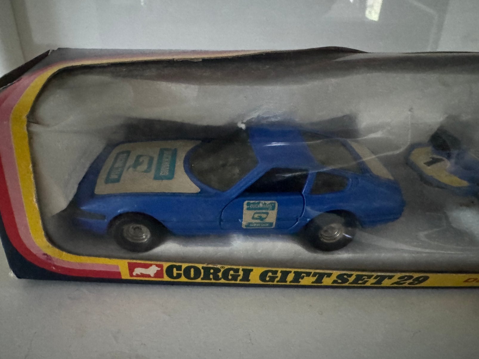 1:36 Ferrari Duckhams + Surtees Racewagen Corgi Toys GS 29, Hobby en Vrije tijd, Ophalen of Verzenden, Gebruikt, Auto, Corgi