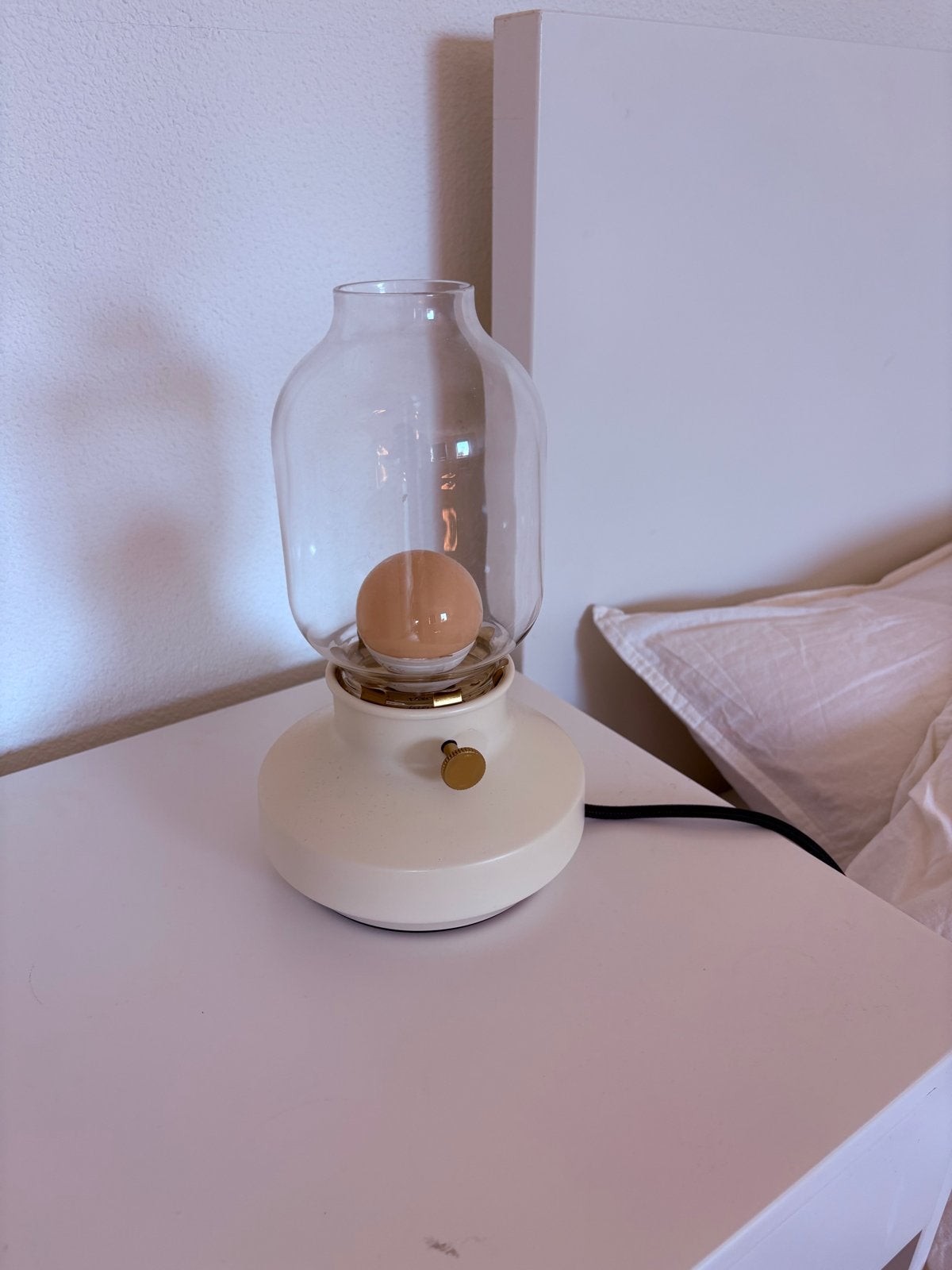 Ikea Tarnaby tafellamp met glazen kap en gouden accenten, Met schakelaar, Modern, Ophalen, Beige