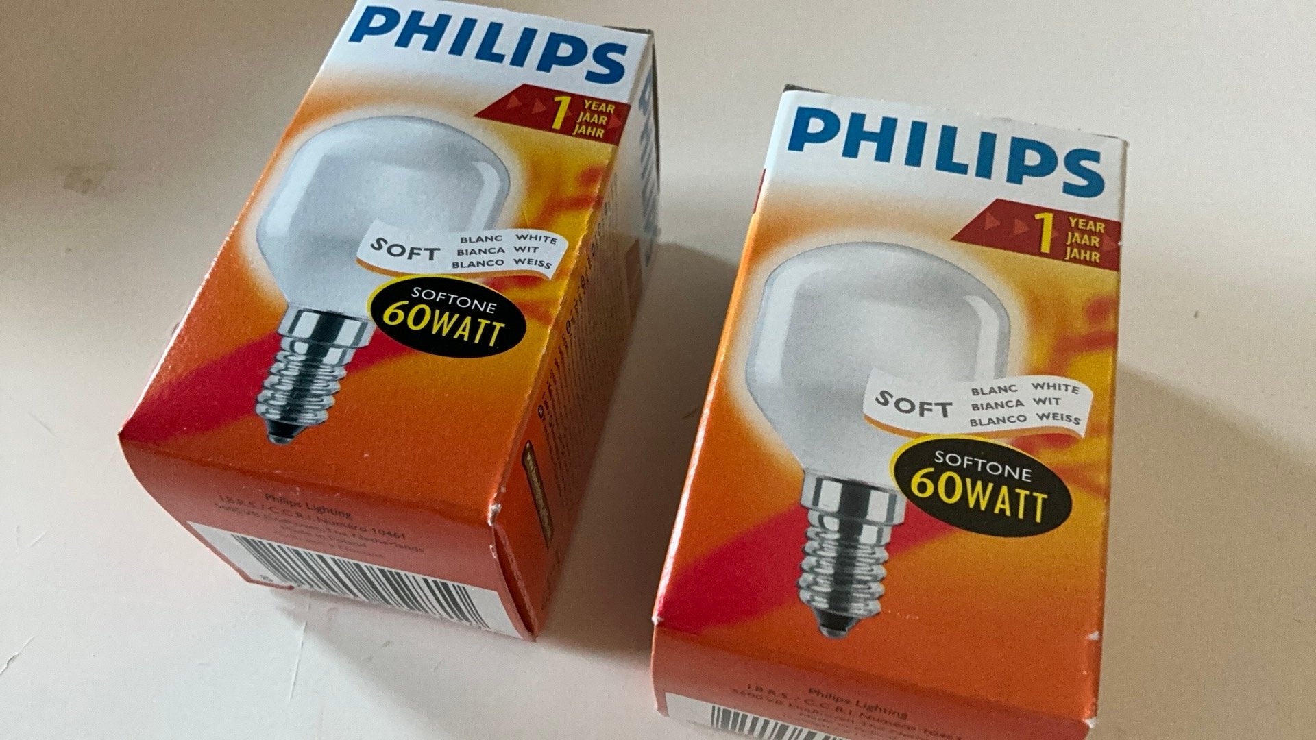 Philips  kogel 60 watt E 14 softone., Gloeilamp, 60 watt of meer, E14 (klein), Nieuw
