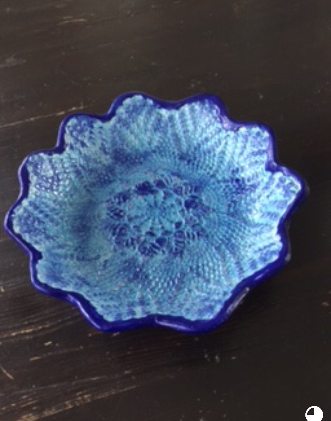Decoratieve blauwe schaal met kantpatroon - 25 cm, Ophalen of Verzenden