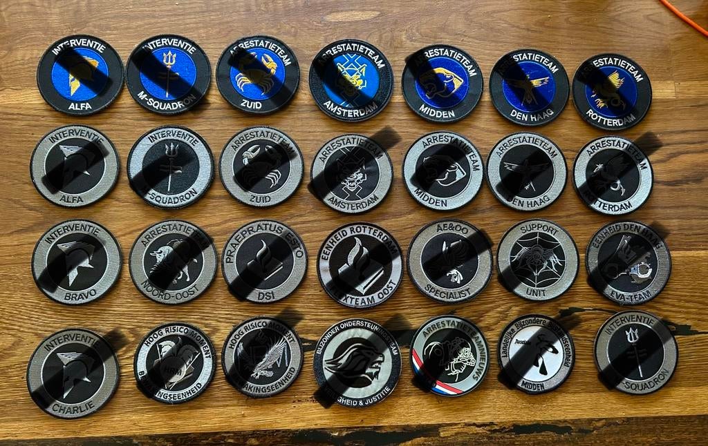 Verschillende badges, Verzenden, Landmacht, Nederland, Embleem of Badge