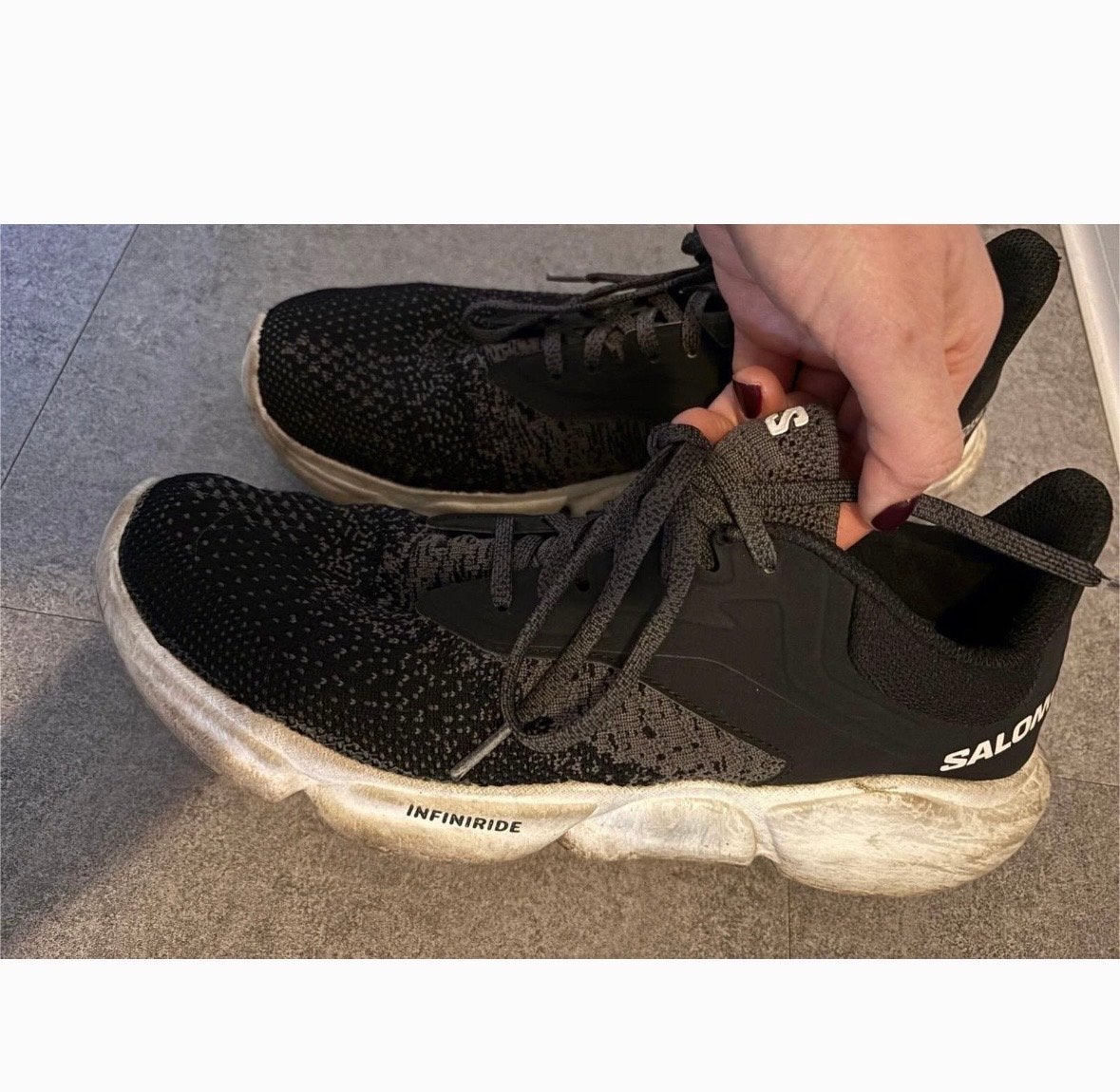 Salomon Infiniride Sneakers - Zo goed als nieuw, Ophalen of Verzenden, Gedragen, Zwart, Sneakers of Gympen