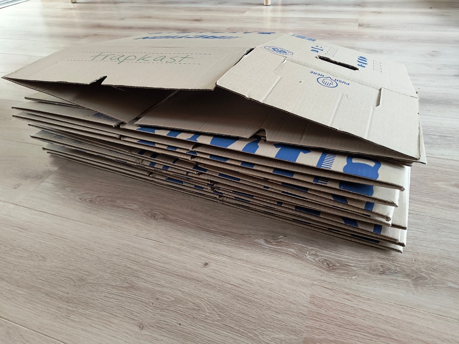 GRATIS 10 verhuisdozen van de Action, Doe-het-zelf en Verbouw, Kratten en Dozen, Ophalen, 40 tot 60 cm, Opvouwbaar, 50 tot 75 cm