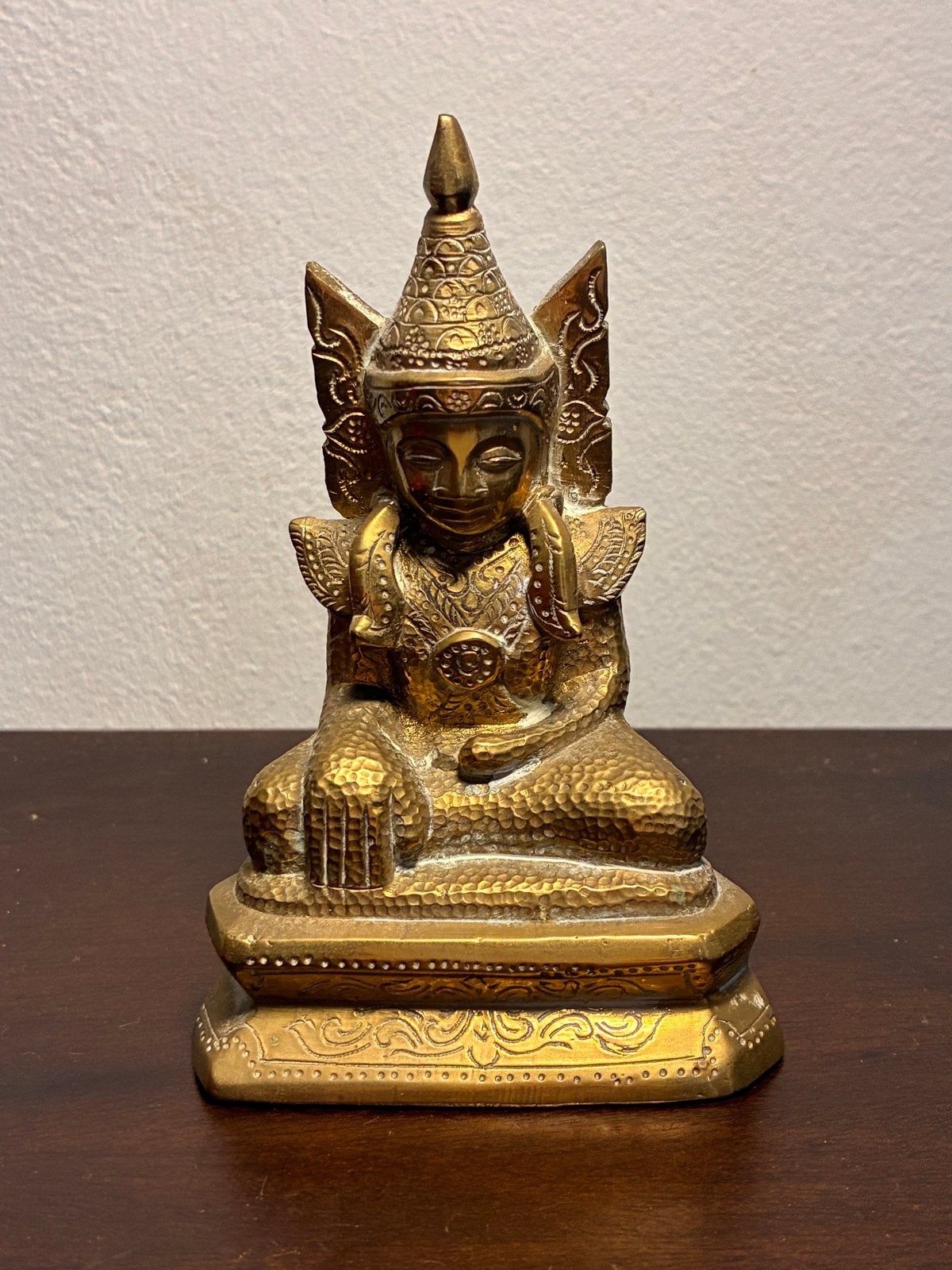 Birmese gekroonde Mahamuni Boeddha van messing, Ophalen of Verzenden, Goud, Handgemaakt, Metaal