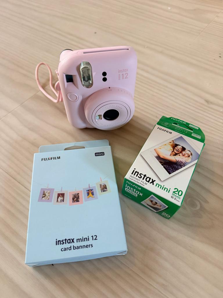 Instax Mini 12 camera met 10 foto's en kaders, Audio, Tv en Foto, Fotocamera's Digitaal, Compact, Ophalen of Verzenden, Zo goed als nieuw