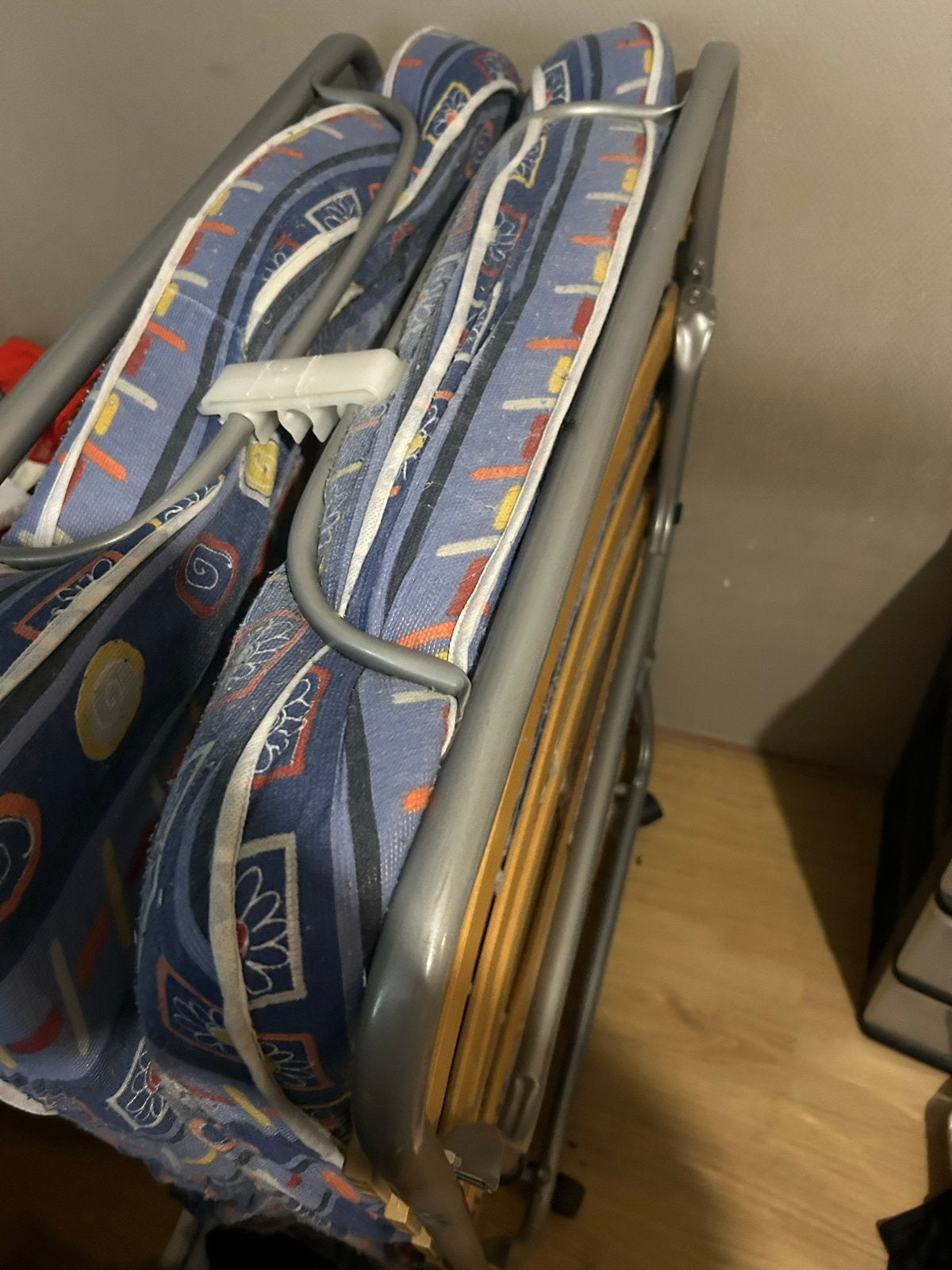 2x Uitklapbaar logeerbed met matras, Huis en Inrichting, Ophalen, Gebruikt, Eenpersoons, Overige maten