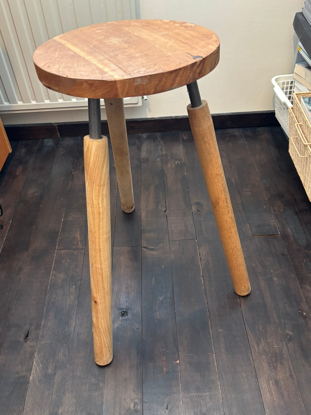 Houten krukje / bijzettafel met 3 poten, Ophalen, Zo goed als nieuw