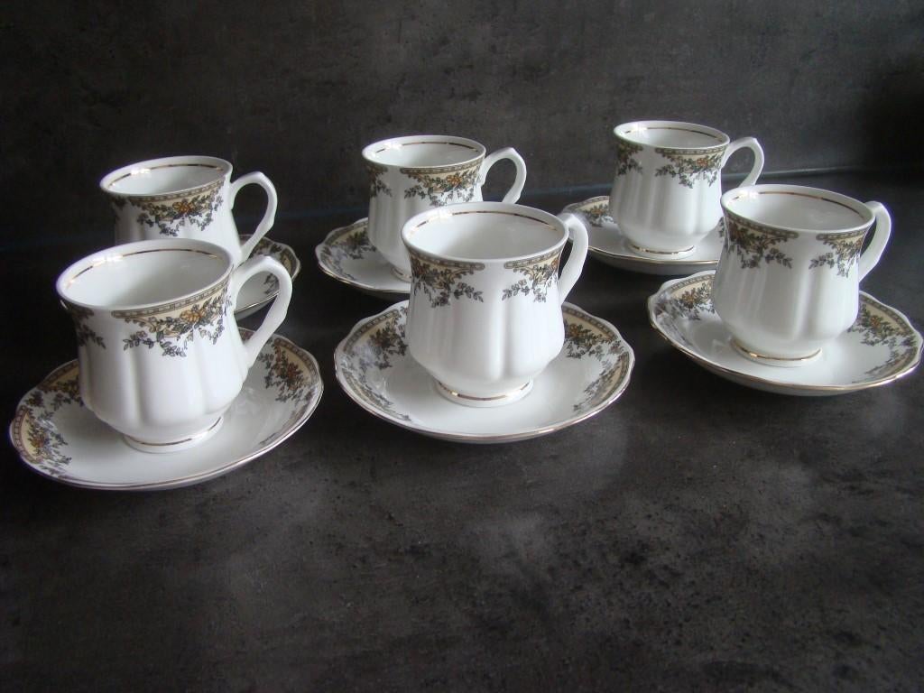 6 kop en schotels  klassiek met motief, Ophalen of Verzenden, Zo goed als nieuw, Overige stijlen, Kop(pen) en/of Schotel(s)