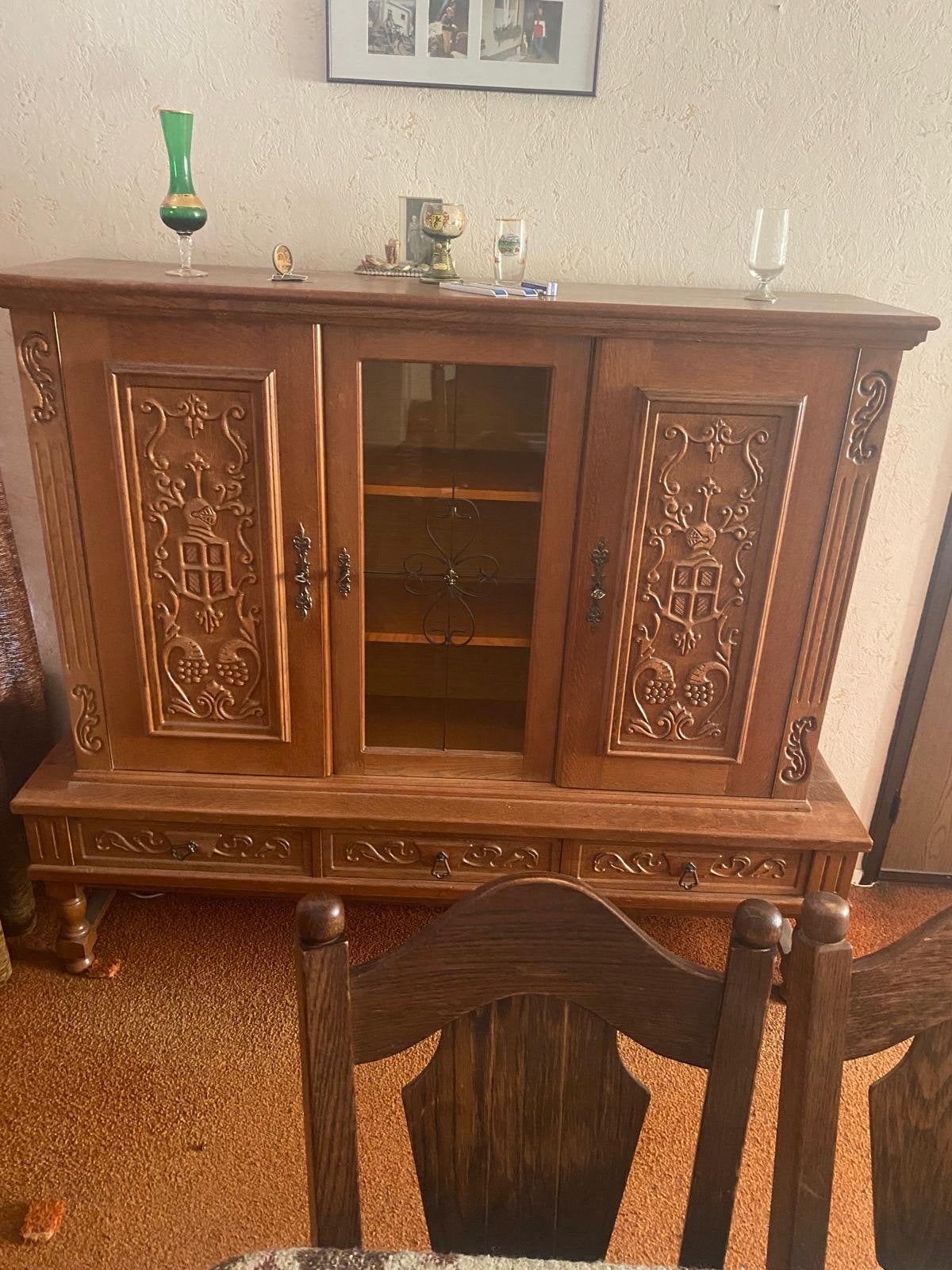 Antieke Eiken Dressoir met Handgesneden Details, Antiek en Kunst, Ophalen of Verzenden