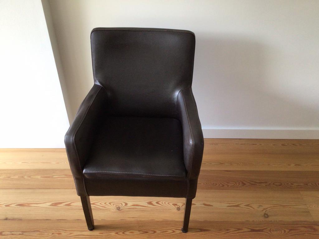 4 eetkamer stoelen met armleuning, Huis en Inrichting, Stoelen, Ophalen, Kunststof, Gebruikt, Bruin
