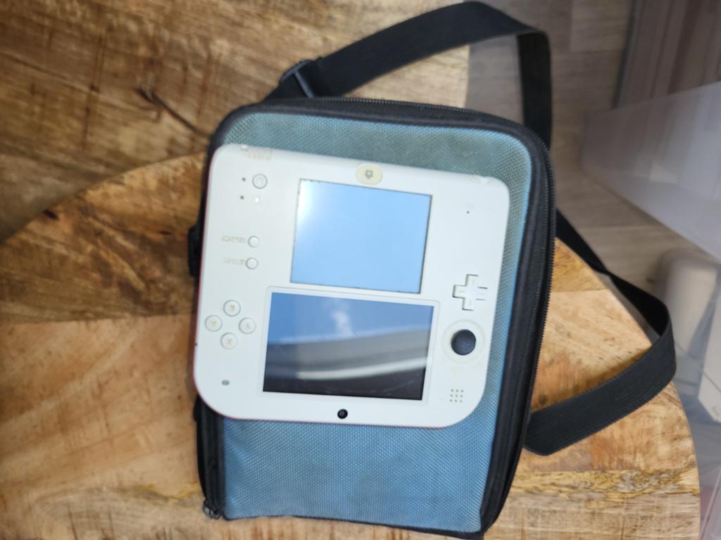 Nintendo 2DS Rood/Wit met Stylus, Oplader en Tasje, Ophalen, Gebruikt, 2DS, Rood